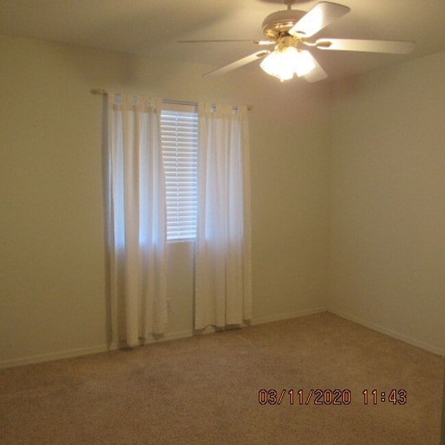 Building Photo - 3 bedroom 2 bath home with 3 car garage and RV parking