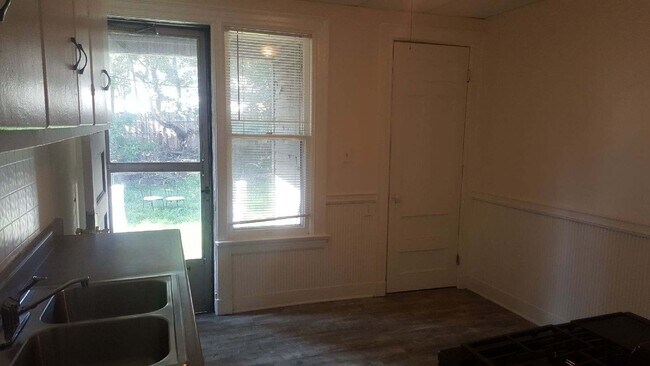 Building Photo - 291 Pearl St | Apt A | 1 BD/1 BA | Great L...