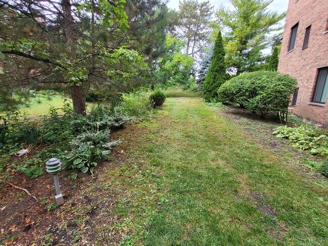 Building Photo - 7510 Farmingdale Dr
