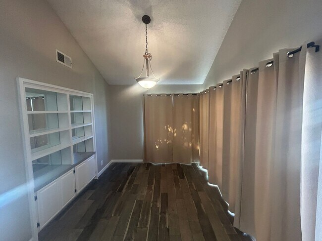 Building Photo - Upper-Level Condo – Bright, Stylish, and Ideally Located!