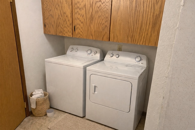 Building Photo - Vin3402