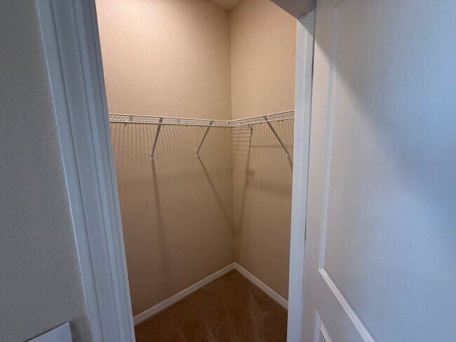 Building Photo - 3 Bedroom 2.5 Bath Single Family Home Prom...