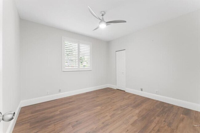 Building Photo - 6689 NW 70th Pl