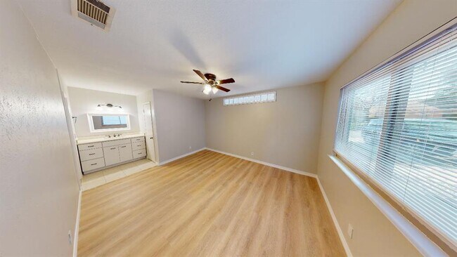 Building Photo - 10214 Missel Thrush Dr