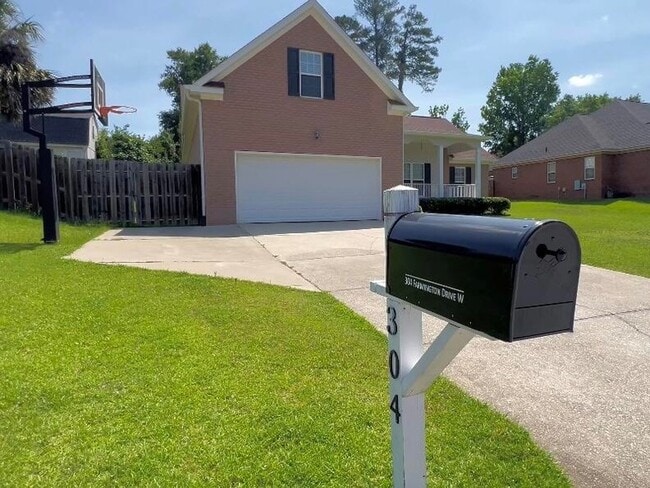 Building Photo - 304 Farmington Dr