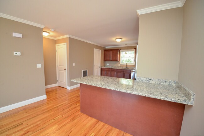 Building Photo - 341 Meadowside Rd