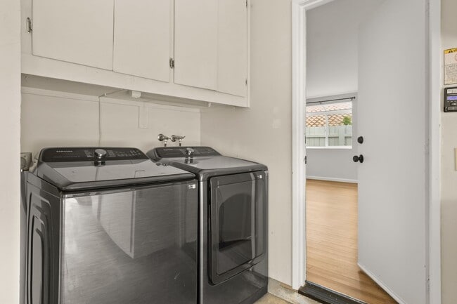 Building Photo - Beautiful 4BR Single-Story Home with Solar in Summercreek