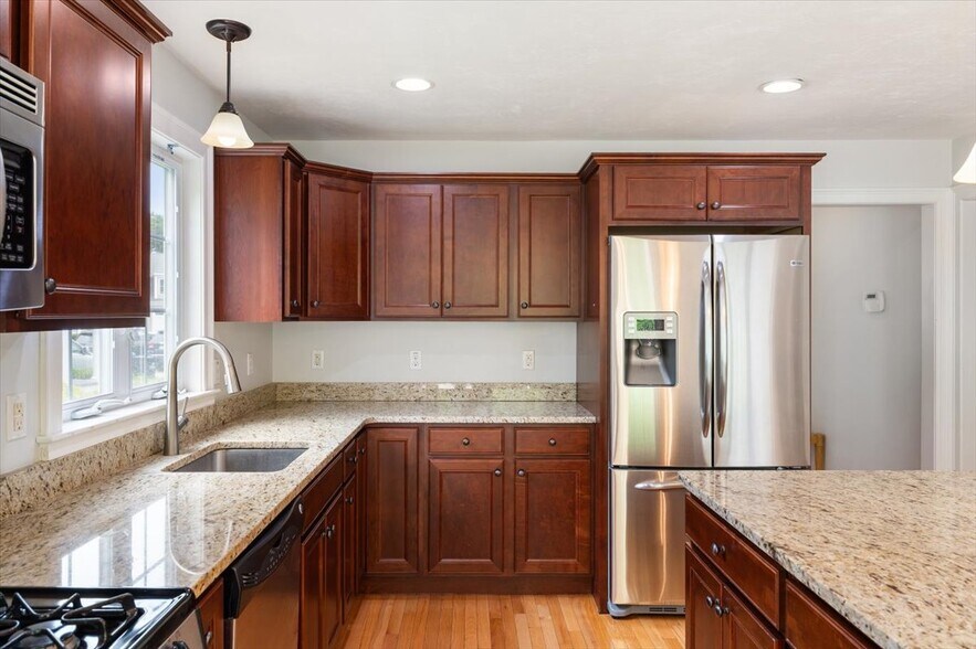 Building Photo - 5 Bayberry Ln