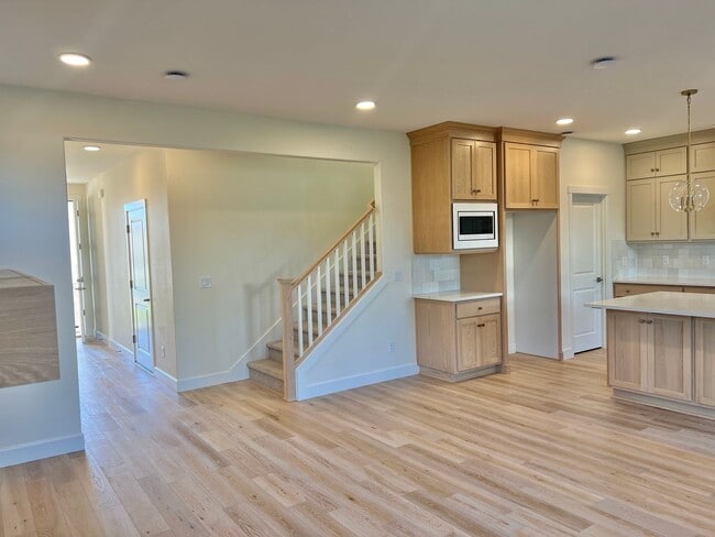 Building Photo - Gorgeous Ridgefield Home