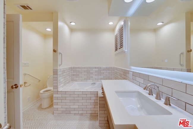 Building Photo - 12219 Octagon St