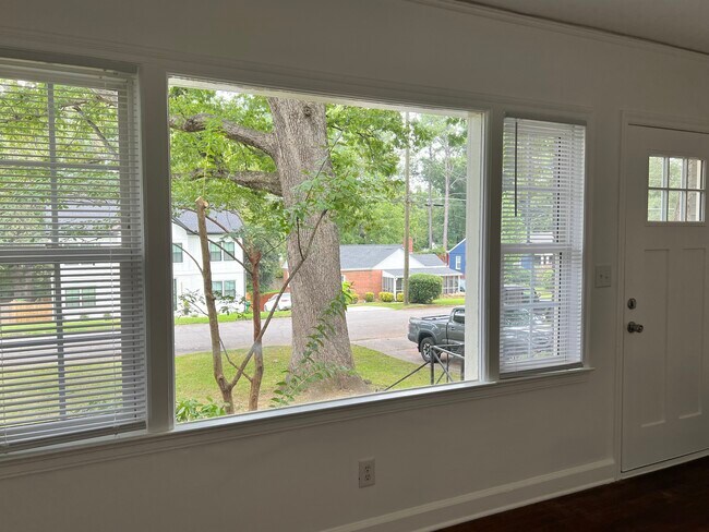 Building Photo - 1745 Donnalee Ave SE