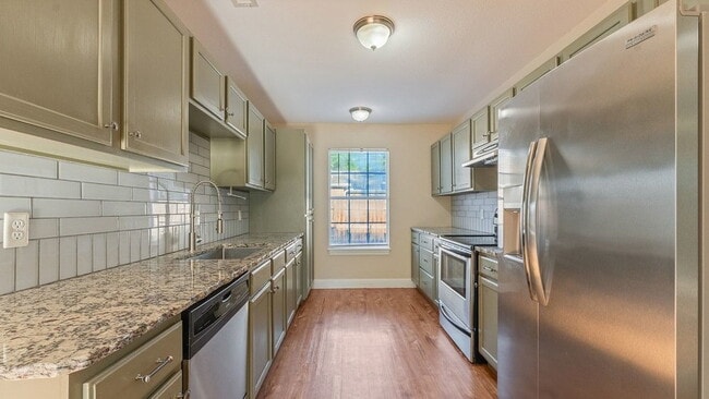 Building Photo - Cozy Fayetteville Home Near Trails & Dining