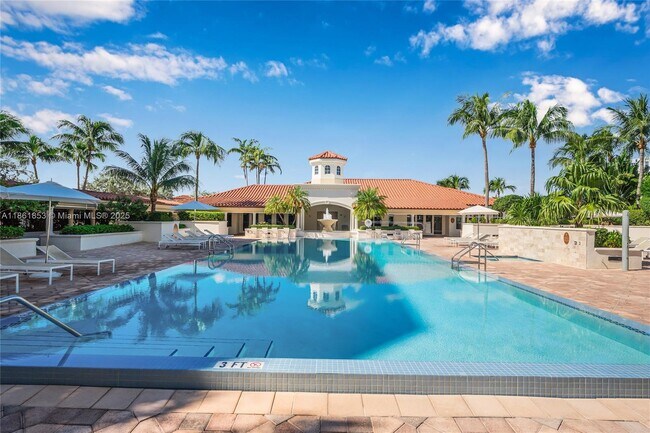 Building Photo - 19900 E Country Club Dr