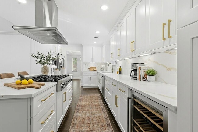 Building Photo - 2410 Del Norte St