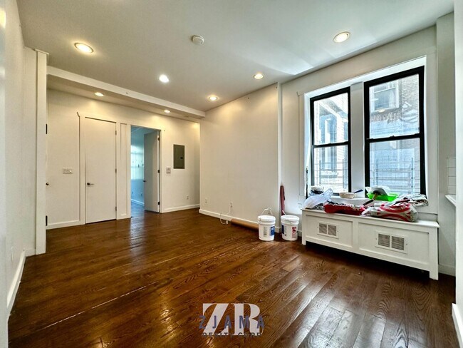 Building Photo - 410 Eastern Pkwy
