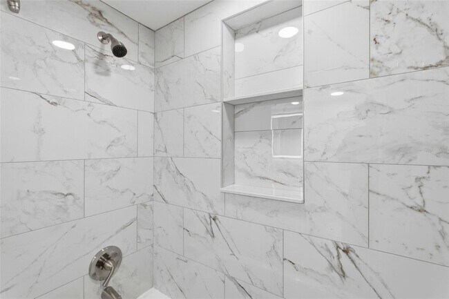 Building Photo - 4775 Cove Cir