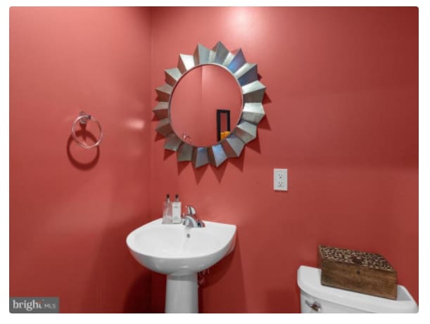 Building Photo - 5815 Lustine St