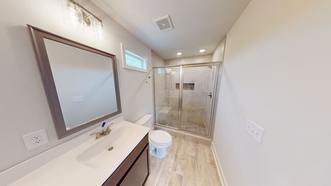 Building Photo - Spacious & Updated 3/2.5 Home Near Fort Ca...