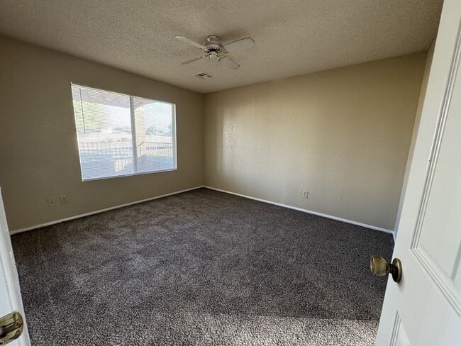 Building Photo - Olive Square 2 Bedroom Townhouse