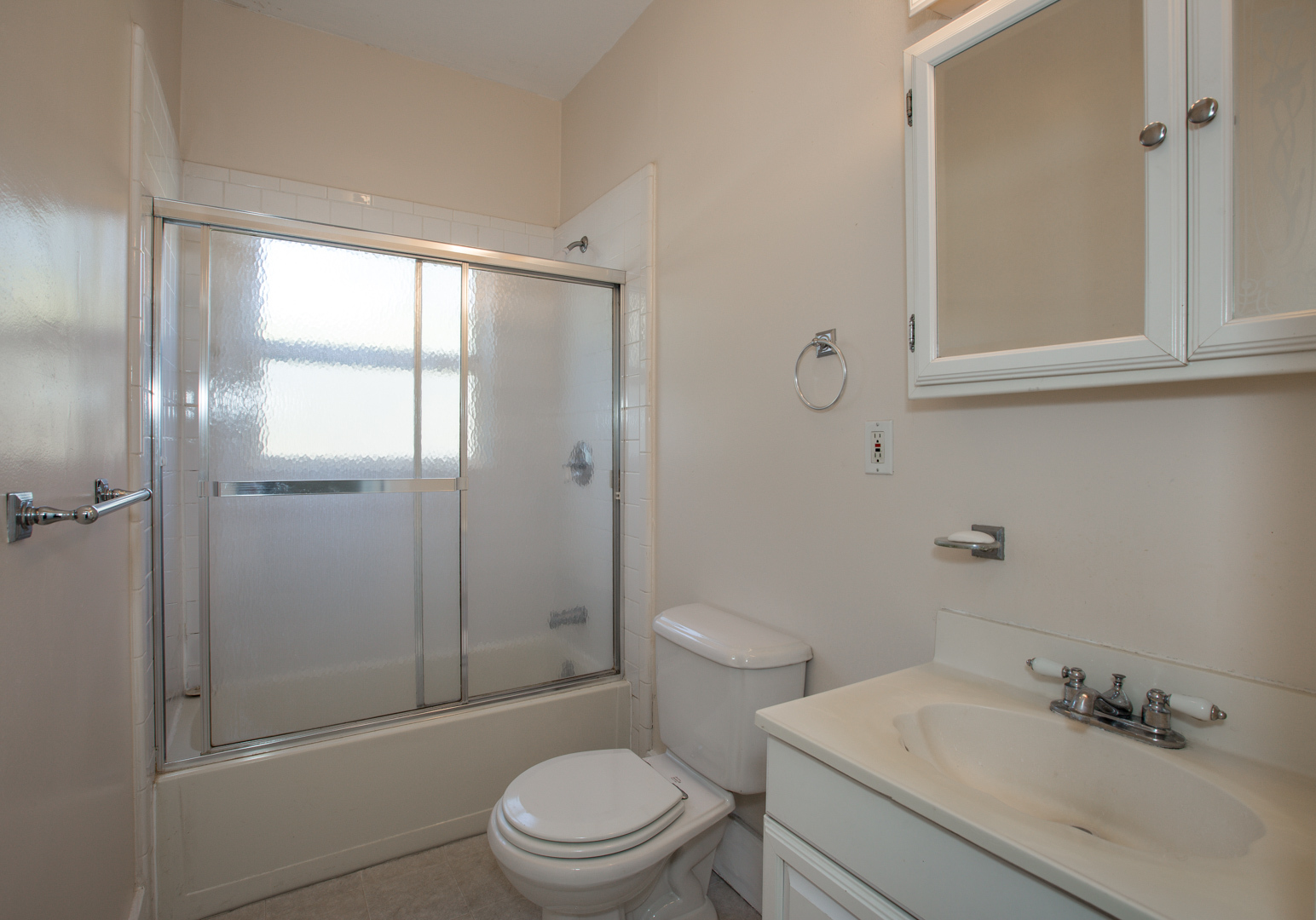 Bathrom - 201 Pacific St