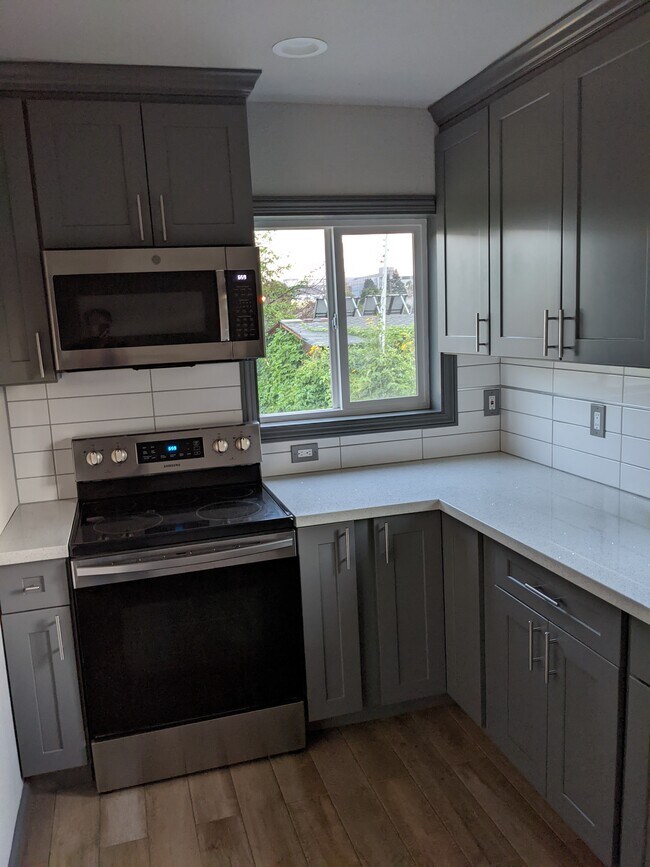 Building Photo - 481 Vaughn Ave