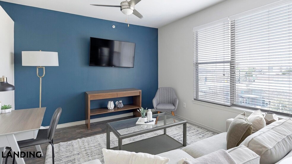 Building Photo - 750 Fort Worth Ave