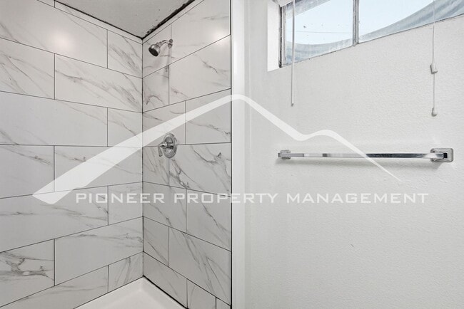 Building Photo - Lovely Single Family Home Fenced in Yard and Central AC