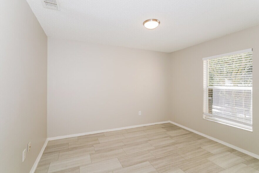 Building Photo - 26808 Haverhill Dr