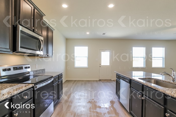 Building Photo - 8415 Hannah Rd