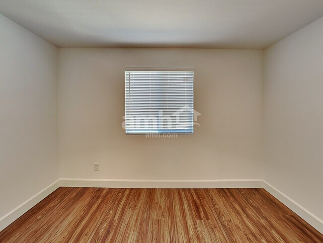 Building Photo - 10186 W Oleta Ave