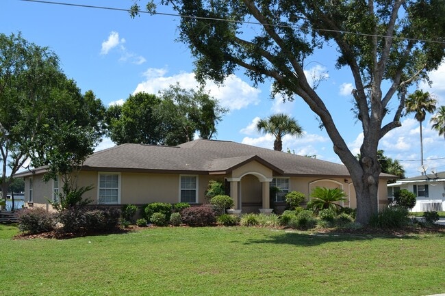 Building Photo - Lake Weir - Bird Island Rental - 5/3/2 Water Front Living at it's Best! **Available Soon**