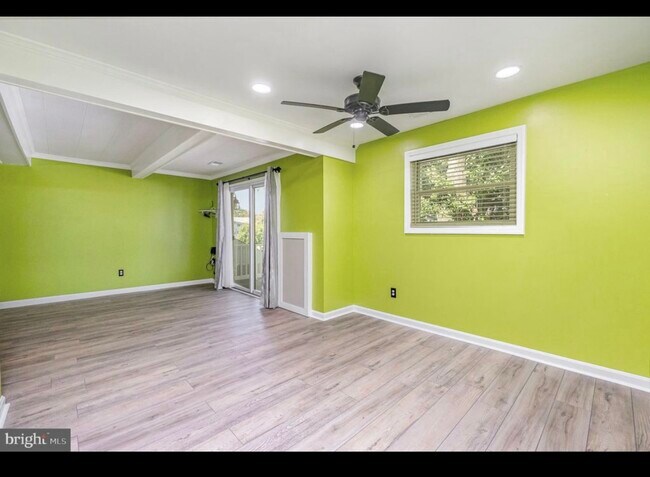 Building Photo - 5 Warren Lodge Ct