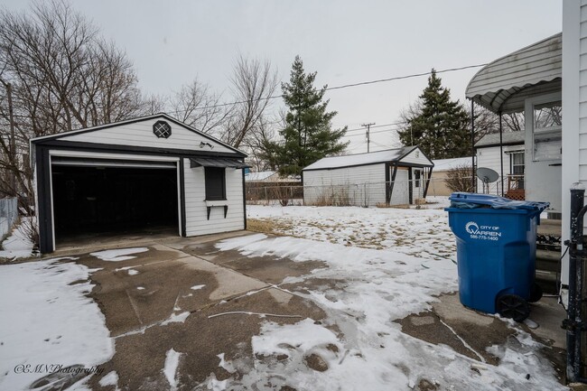 Building Photo - Two bedroom updated ranch