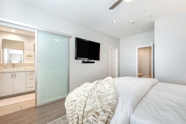 Building Photo - 10 Brownstone Way
