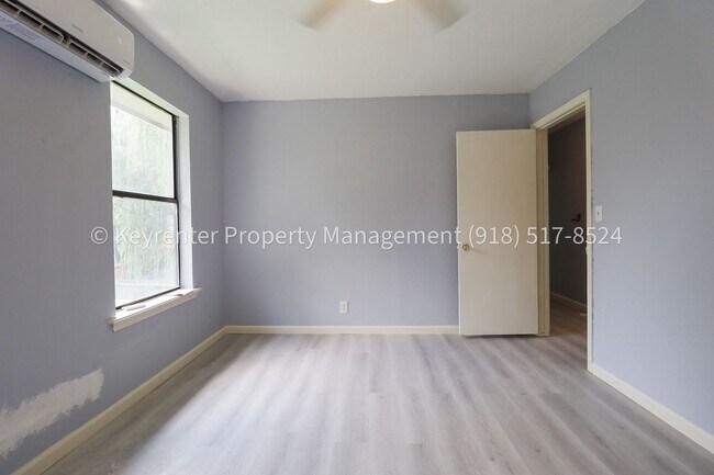 Building Photo - 1609 S Chestnut Ave