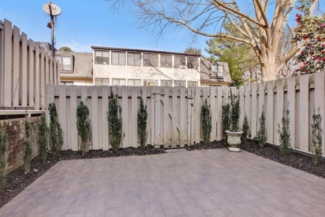 Building Photo - 150 Maribeau Square NW