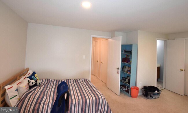Building Photo - 6560 Lochleigh Ct