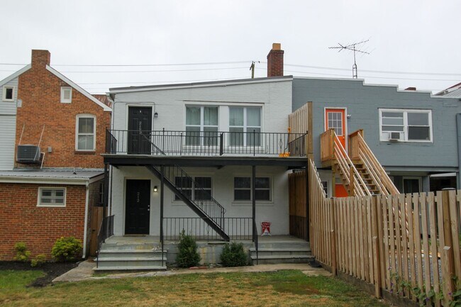 Primary Photo - 212 W Burke St