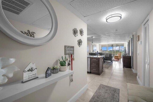 Building Photo - 3520 Oaks Way