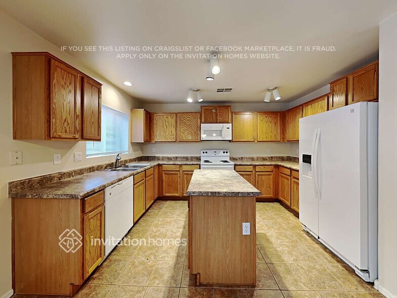 Building Photo - 10018 N 115th Dr
