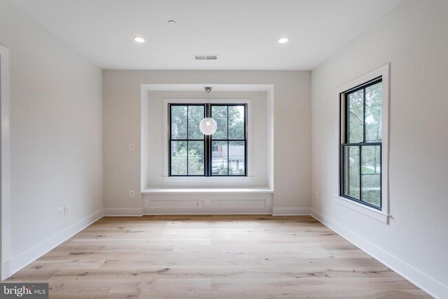 Building Photo - 5615 McLean Dr