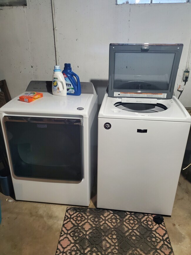 Laundry - 4402 Dwight Dr