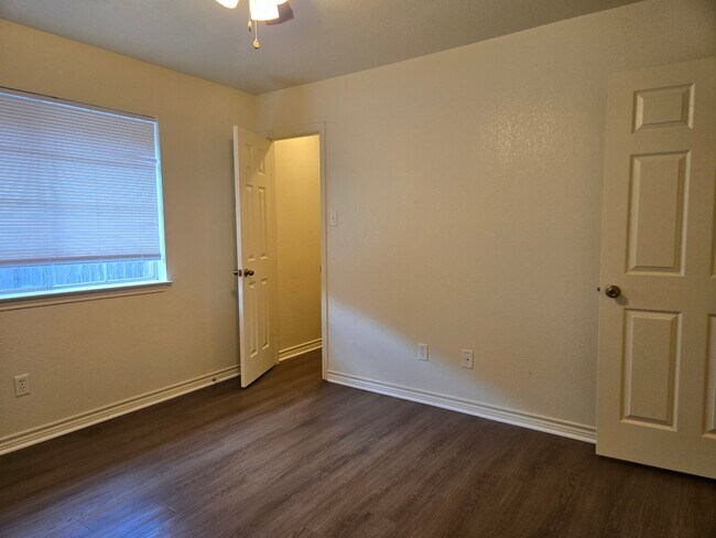 Building Photo - 3714 Oldenburg Ln