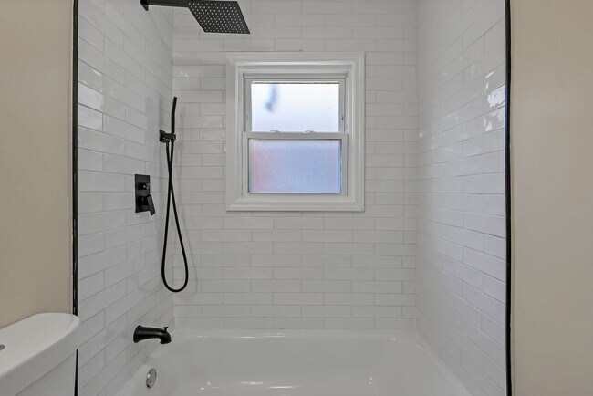 Building Photo - Newly Refreshed 3-Bed Bungalow with Bonus Sunroom & Finished Attic – Columbus Living!