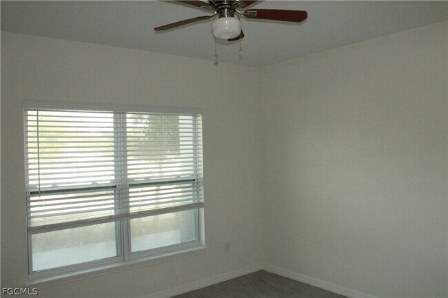 Building Photo - 912 SW 39th Terrace