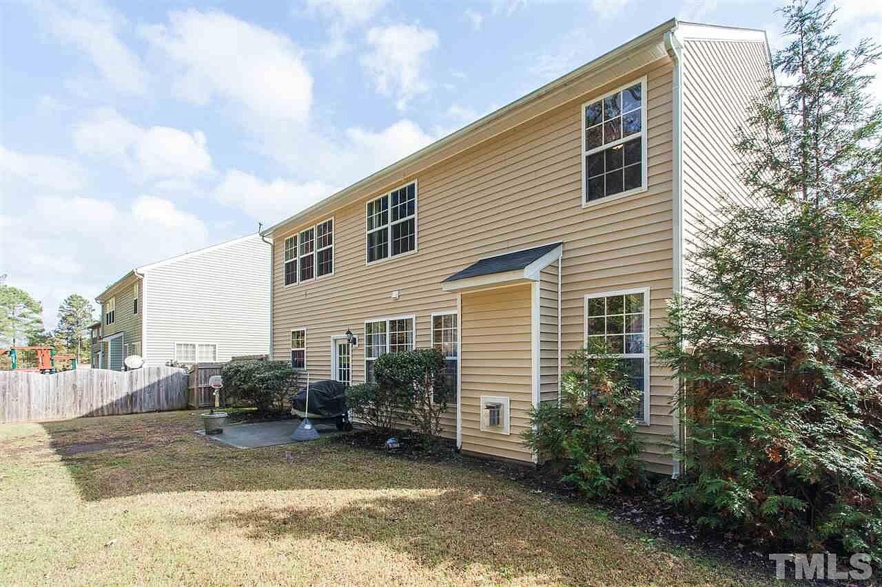 Building Photo - Room in Single Family Home on Autumn Leaf Ln