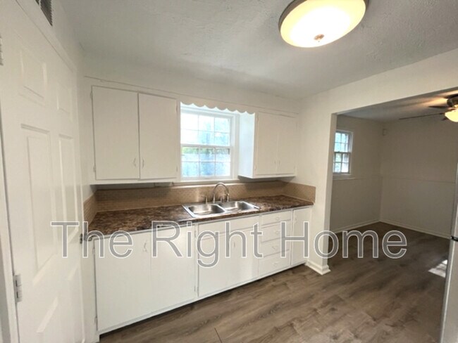 Building Photo - 6749 N 34th St