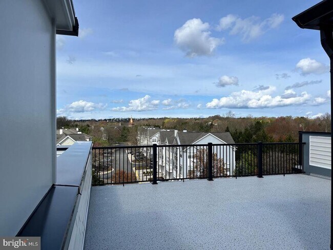 Primary Photo - 43396 Farringdon Sq