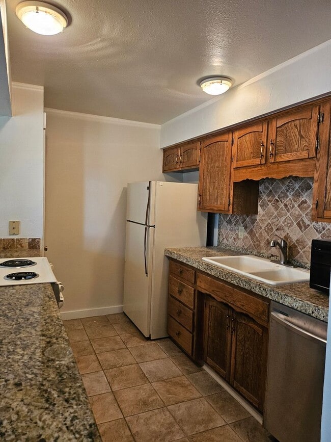 Building Photo - Lake Cliffe Condo - 1 Bedroom/1 Bath Across from Lake Dillon w/Clubhouse, Indoor Pool, 2 Hot Tubs