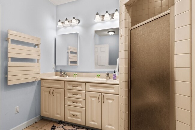 Building Photo - Pet-Friendly 30-Day Rental – Downtown Wate...